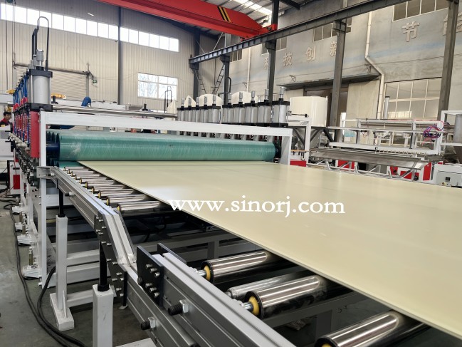 上午試機2m發(fā)泡板設備，下午試機poe床墊生產線，相當厲害