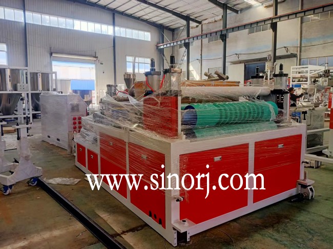 發(fā)往印尼的pvc波浪瓦，T型瓦生產(chǎn)線，大理石uv板生產(chǎn)線開(kāi)始裝柜